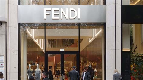 cavazzuti donatella lavora per fendi